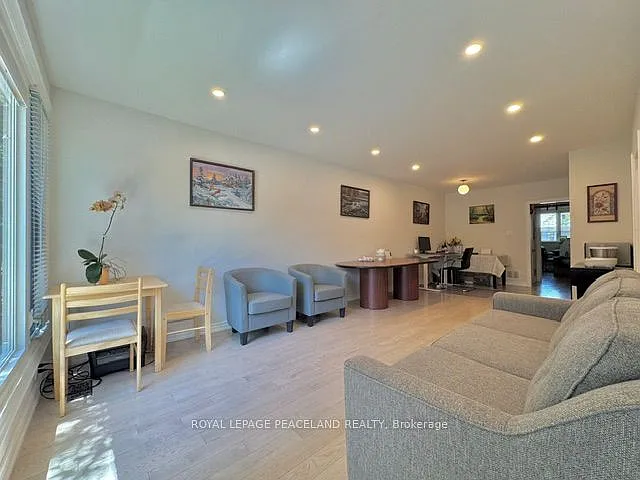 221 Browndale Cres — Photo 6