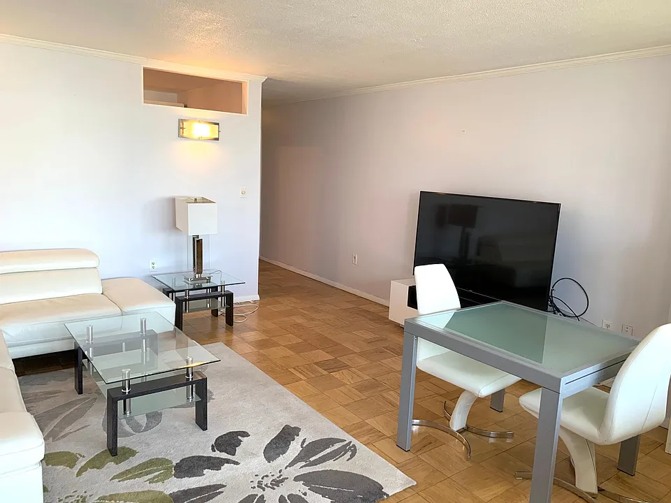 9 Hawthorne Pl #8
