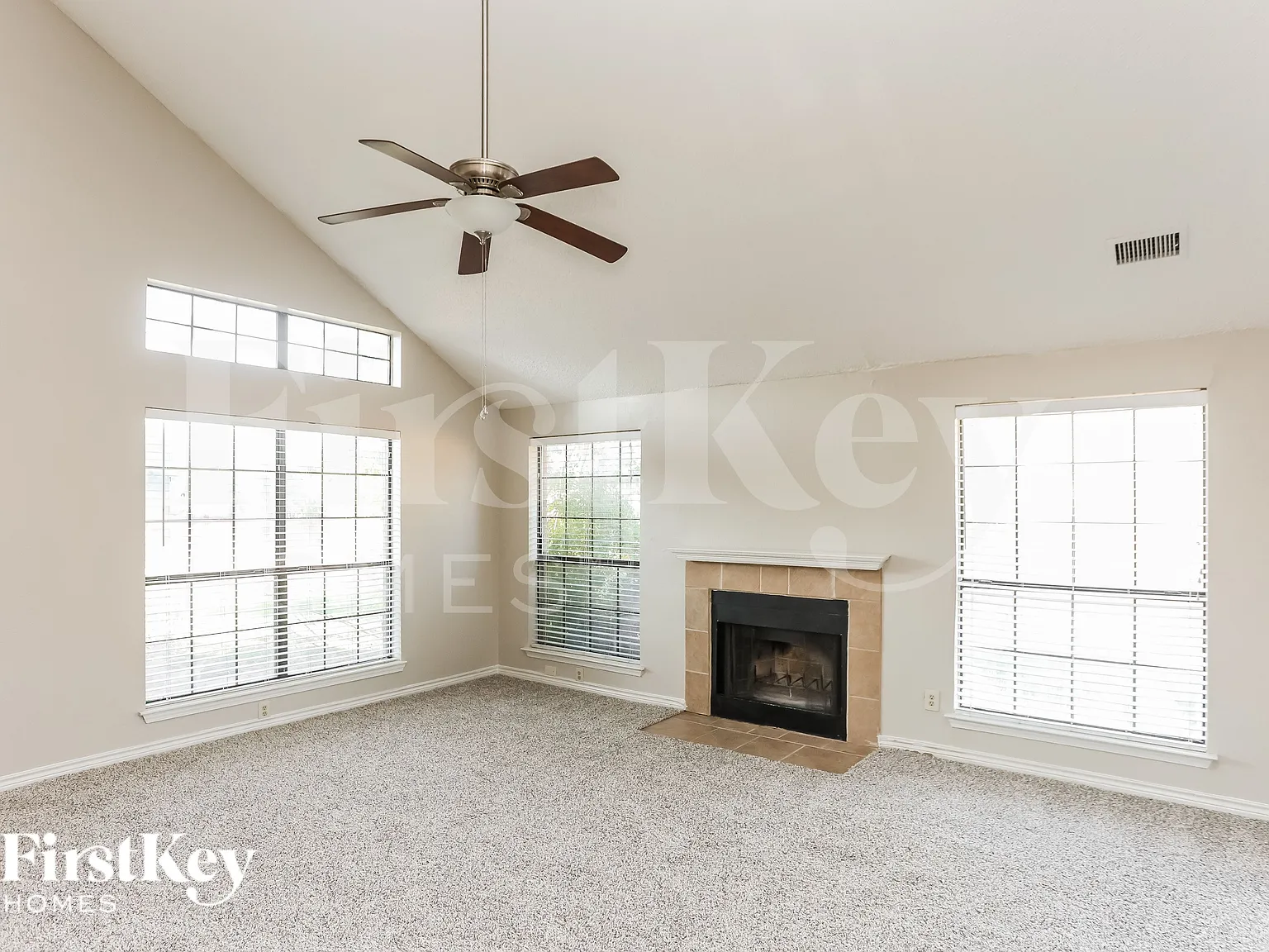 3 bed, 2.0 bath, 1610 sqft, $2,305 — Photo 2