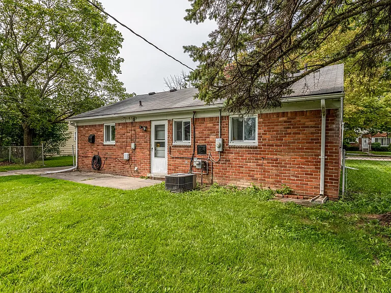 28550 Pierce St — Photo 20