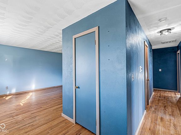 3rd image of 119 W Main St