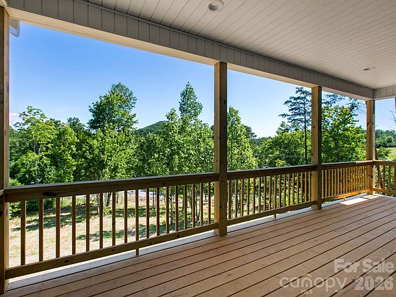4th image of 105 S Vineyard Village Dr