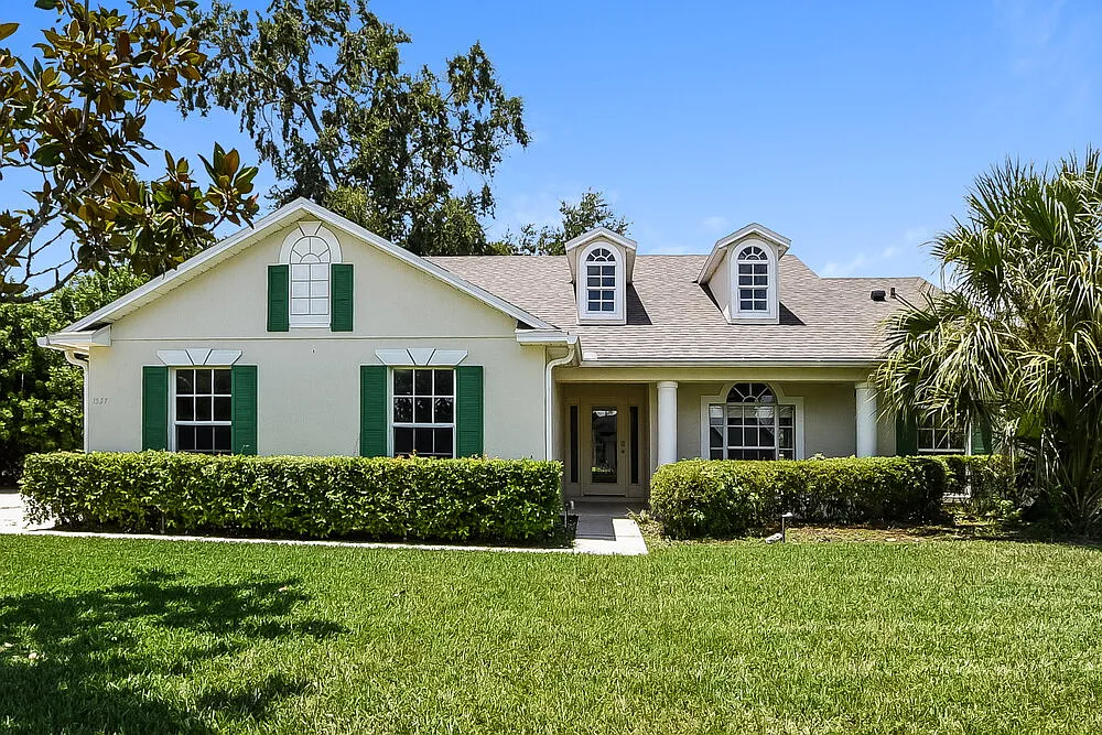 4 bed, 2.0 bath, 1813 sqft, $2,605 — Photo 1