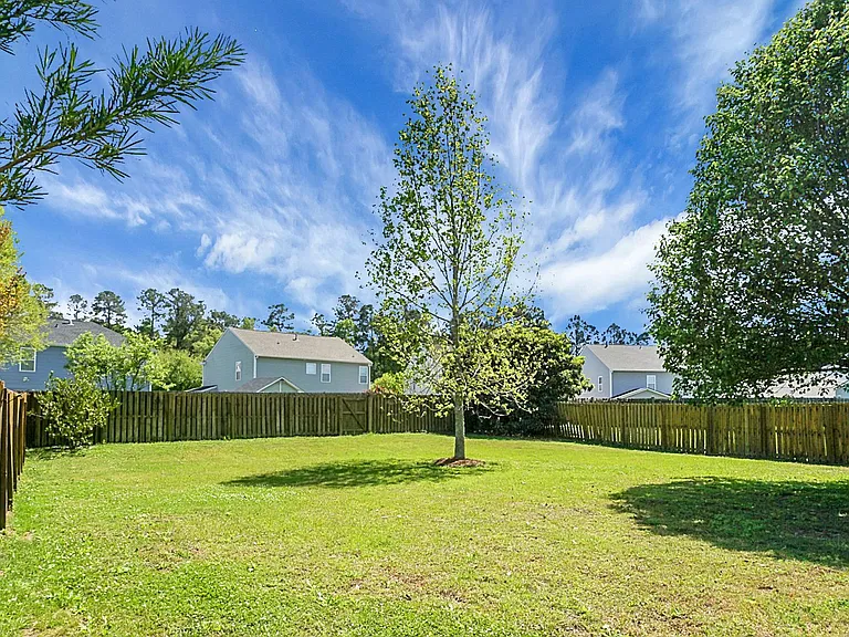 8003 Henderson Rd — Photo 52