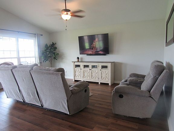 3rd image of 375 Abigail Ct