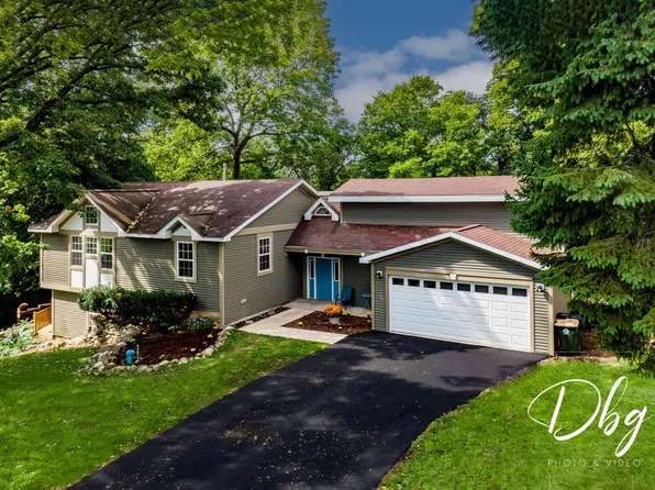 38584 N Lincoln Ave, Spring Grove, IL 60081