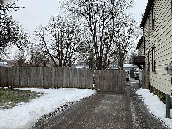 2nd image of 3579 Walden Ave