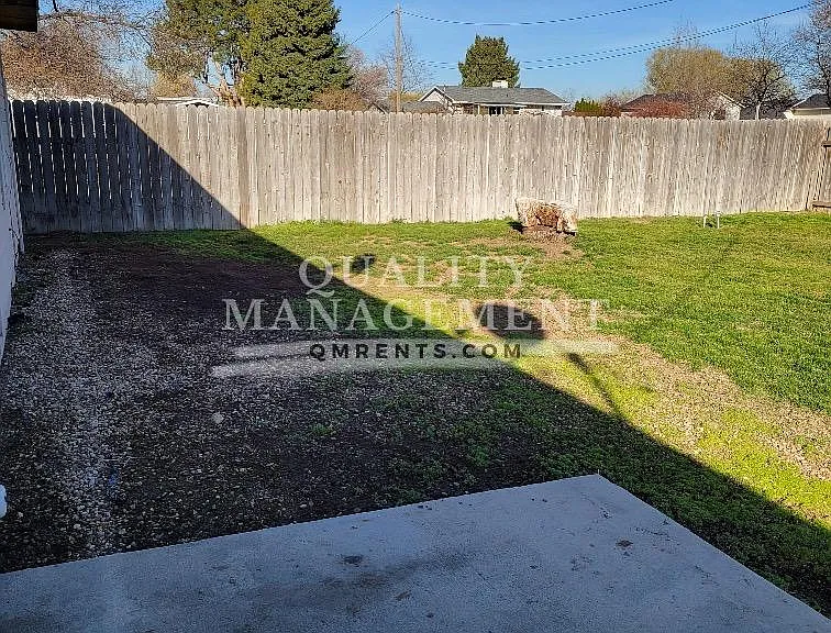 624 W Dewey Ave — Photo 18