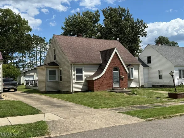 145 Chapman Ave, Newcomerstown, OH 43832