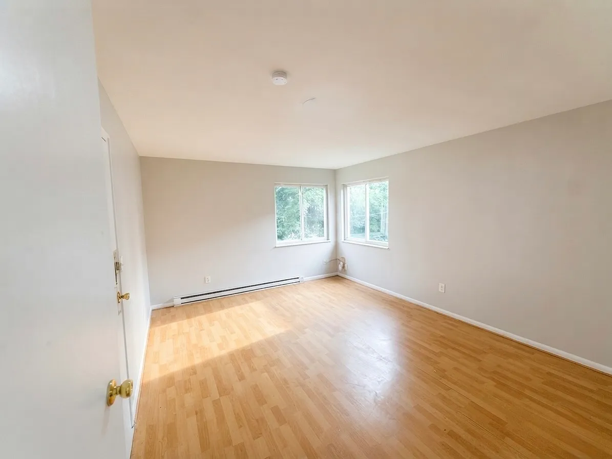 2 bed, 950 sqft, $1,075 — Photo 2