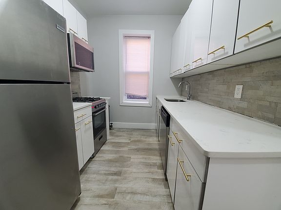 2nd image of 121 Roosevelt Ave #6E