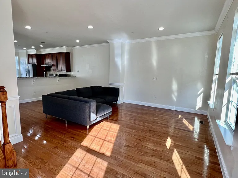 1329 Parish Ave — Photo 14