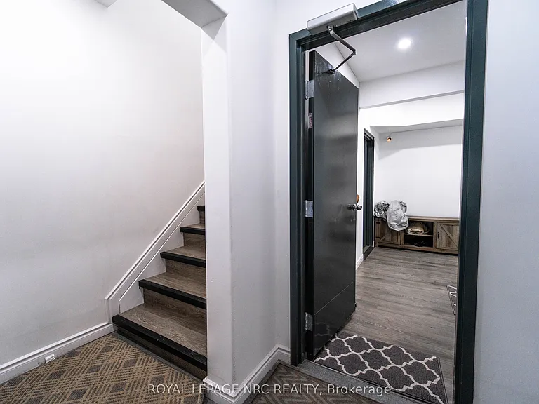 138 Main St W #1B — Photo 11