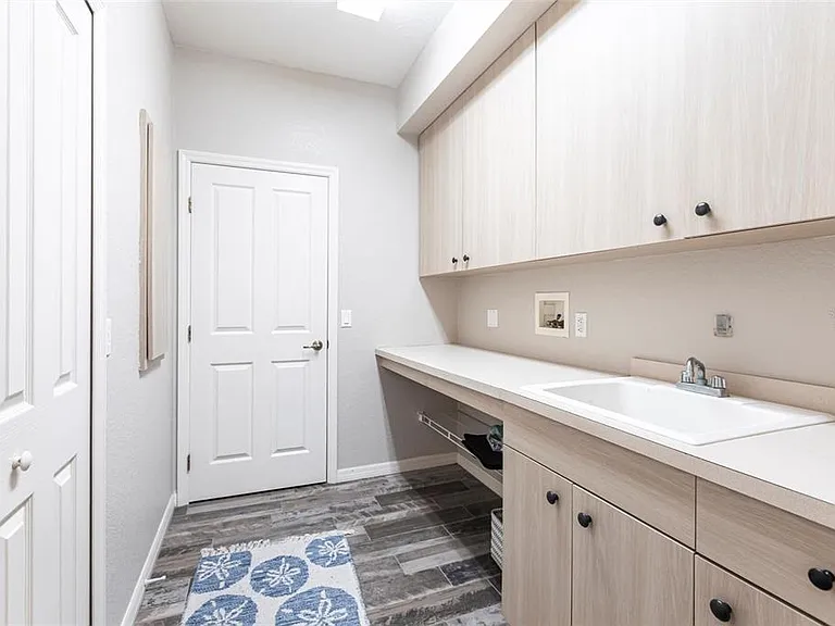 1503 Suzi St — Photo 42