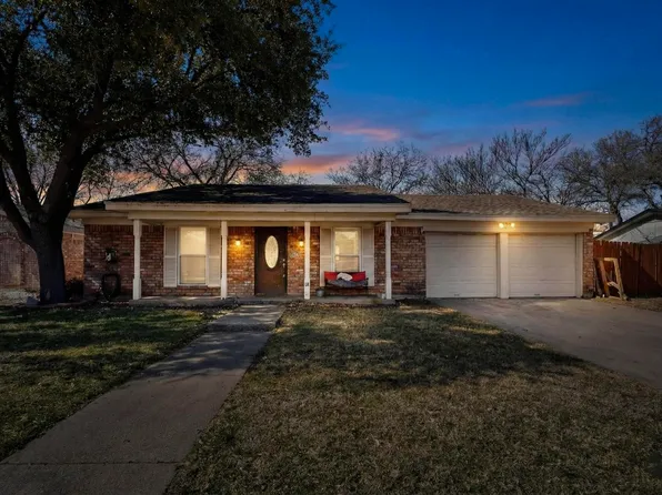 2205 Shady Brook Dr, Bedford, TX 76021