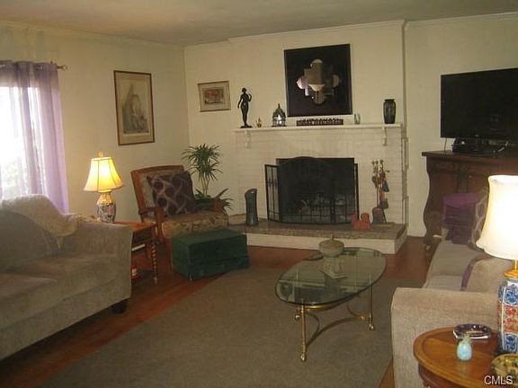 5th image of 211 Stratfield Pl