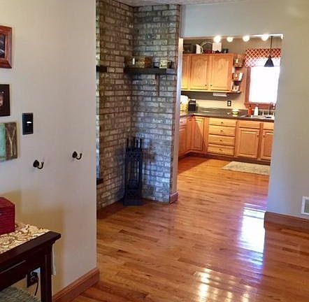 4th image of 5584 Beaver Dr NE