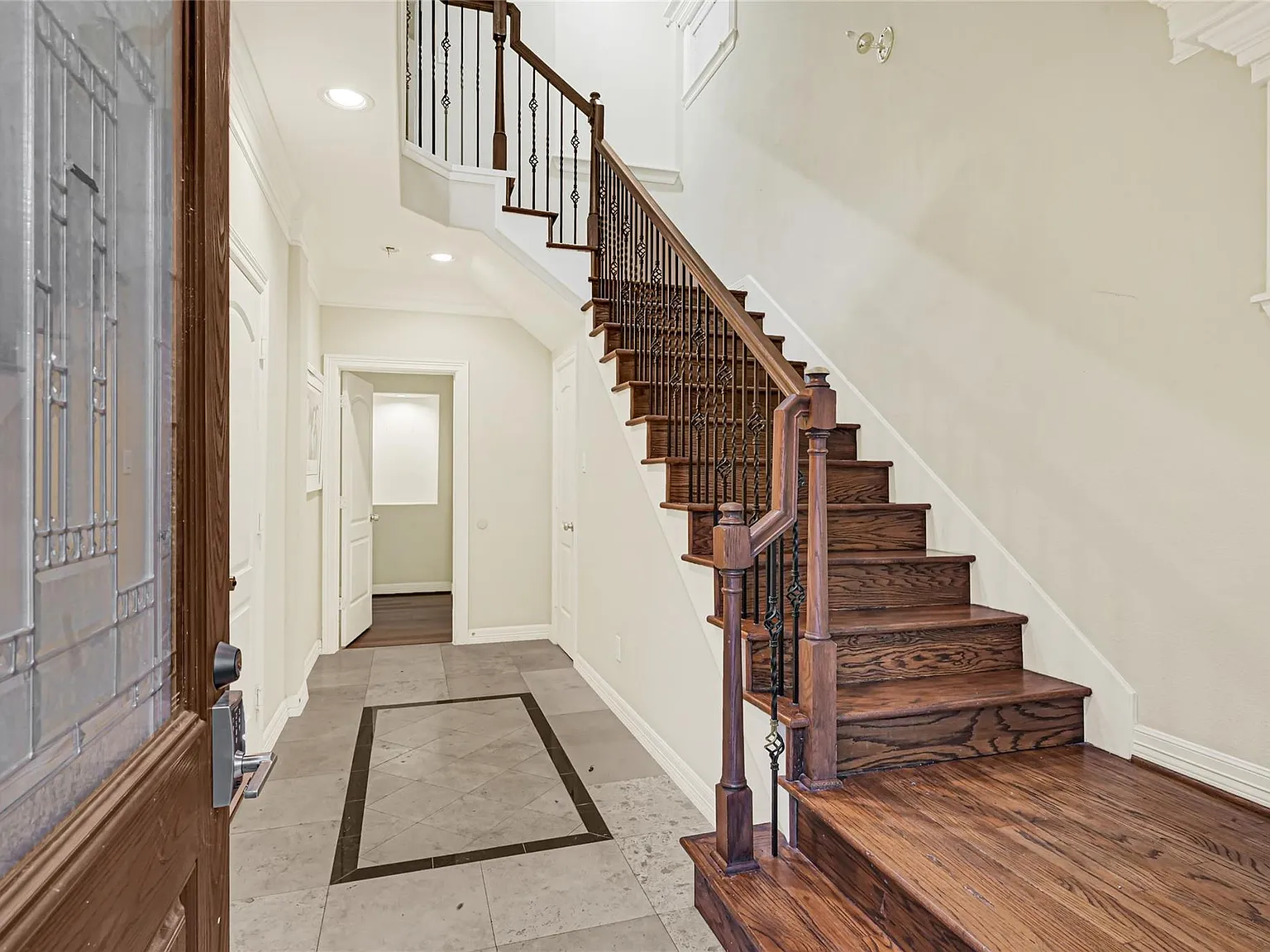 3 bed, 2.5 bath, 2430 sqft, $2,700 — Photo 3