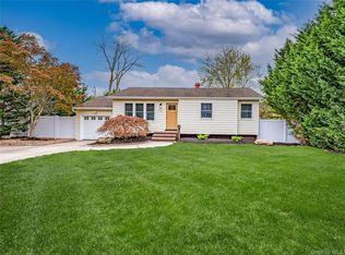 12 Rivera Ln, West Sayville, NY