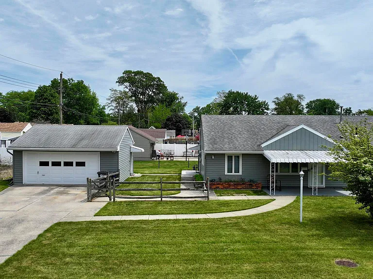 5108 Breezeway Dr — Photo 3