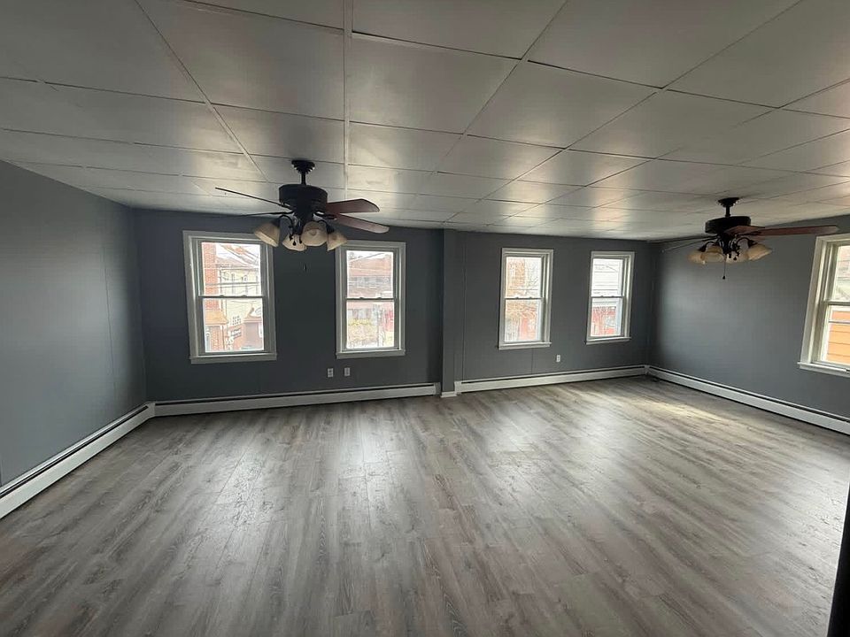 1st image of 318-320 Church St #3