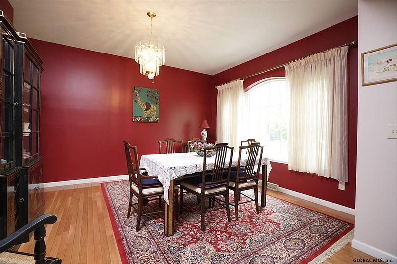 4th image of 110 Pinehurst Avenue