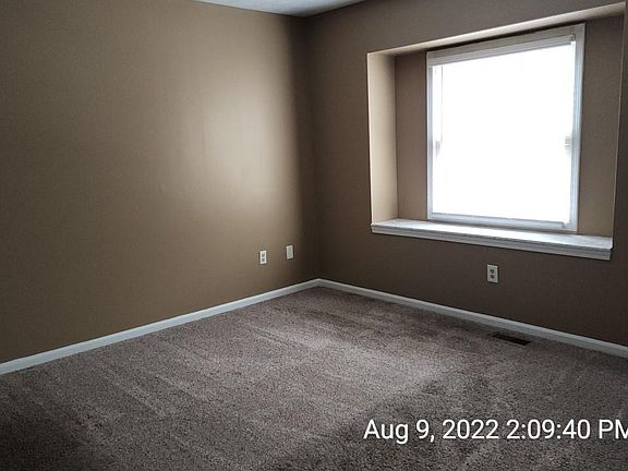 5th image of 941 N University Blvd #6