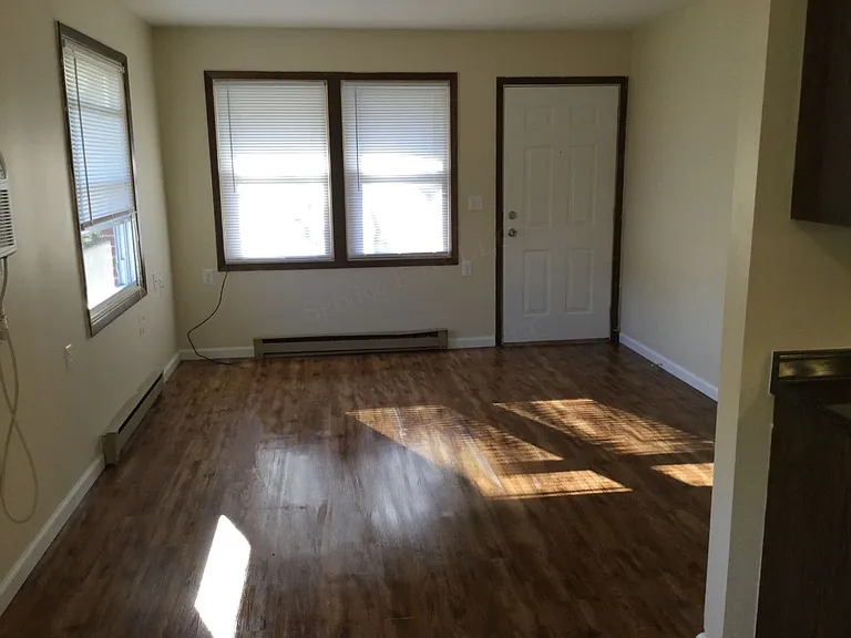 410 S Smith St — Photo 3