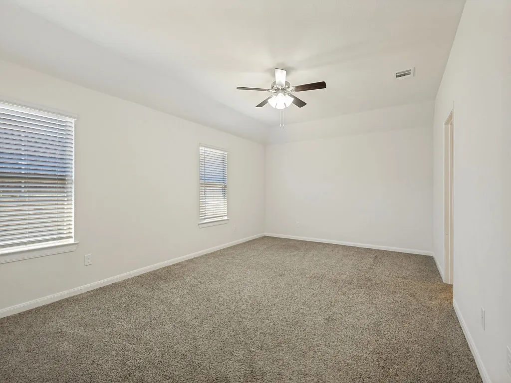 4 bed, 2014 sqft, $2,100 — Photo 4