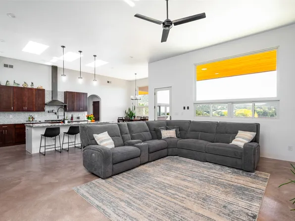 39 Calle Electra, Santa Fe, NM 87508