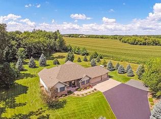 582 Country Oaks Ln, River Falls, WI 54022