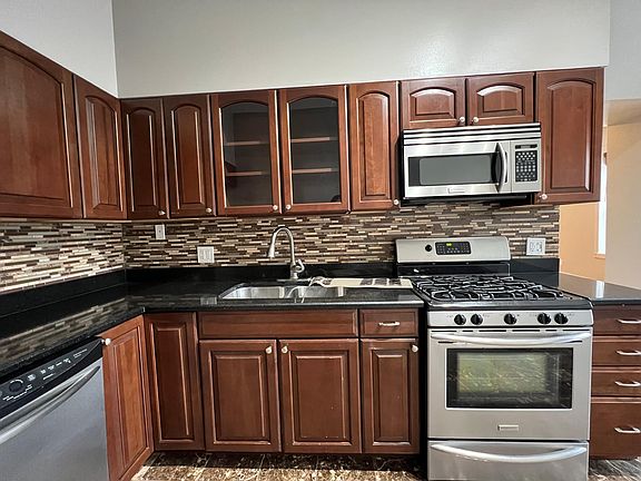 2nd image of 617 W Drummond Pl #2AW