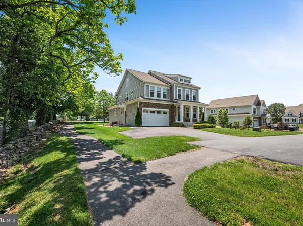 121 S 32nd St, Purcellville, VA 20132