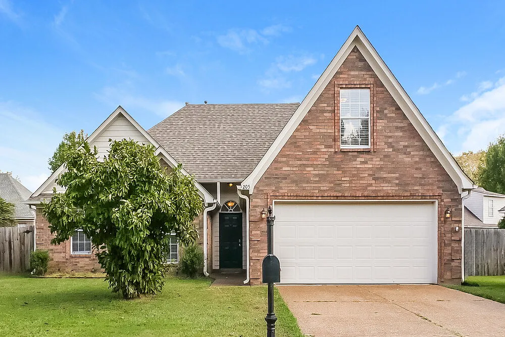 4 bed, 2.0 bath, 1699 sqft, $1,800 — Photo 1