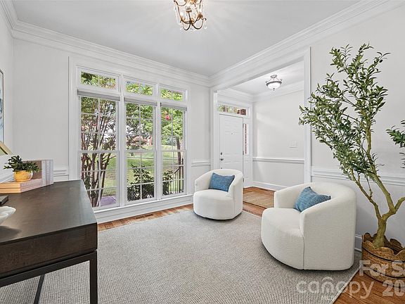 4th image of 5385 Apple Glen Dr