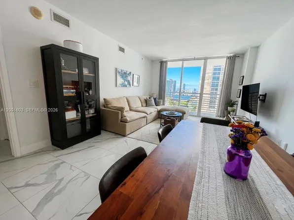 335 Biscayne Blvd #3300, Miami, FL 33131