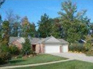 9193 Lakewood Dr, Whitmore Lake, MI 48189