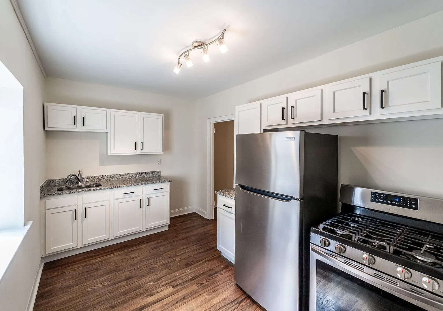 Hopkins Apartments — Photo 2