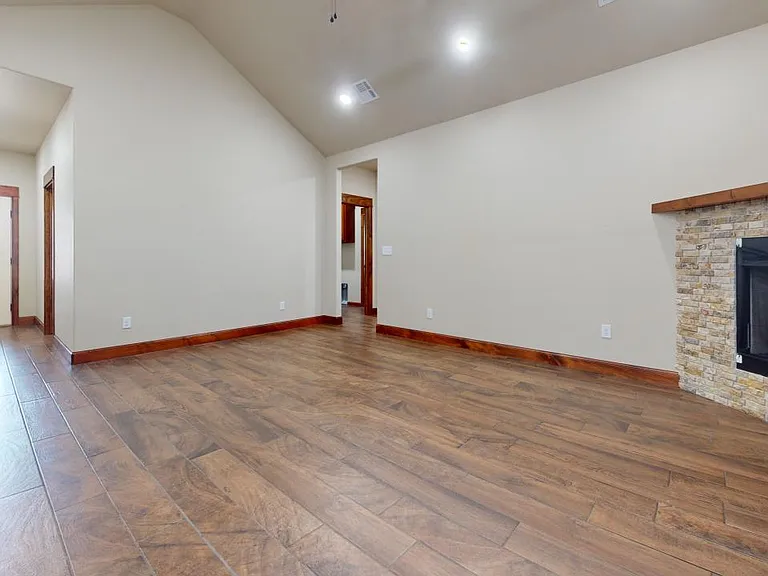 12832 Sierra Ln — Photo 2