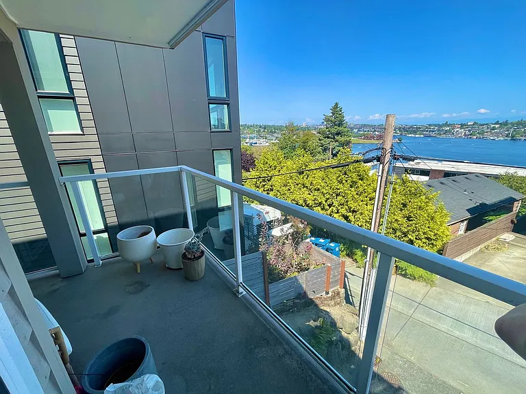 2432 Dexter Ave N #200 — Photo 9
