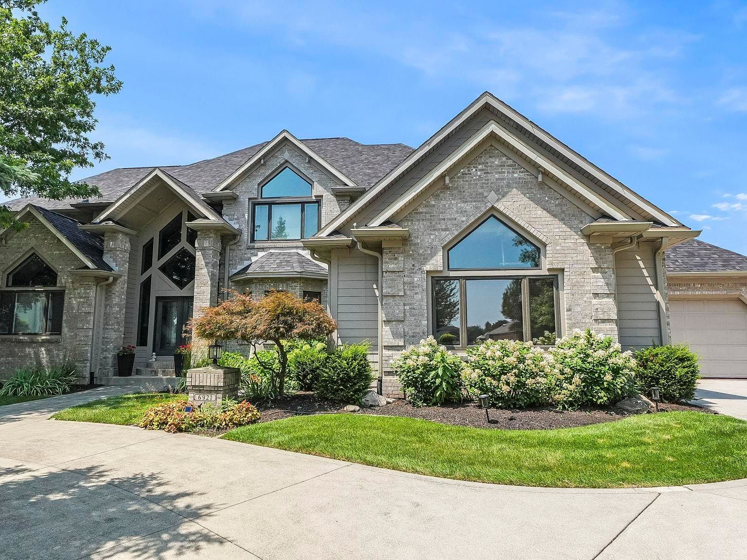 6921 Mangrove Ln