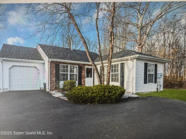 91 Farnworth Close, Freehold, NJ 07728