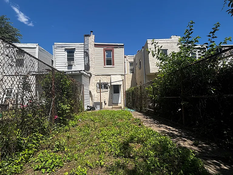 2727 Helen St — Photo 23