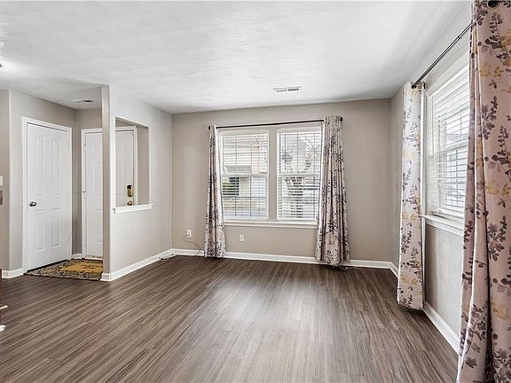 5th image of 156 Stoney Ridge Ave