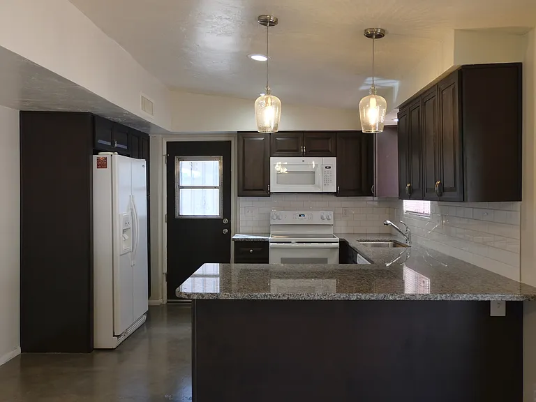 3757 E Lee St — Photo 5