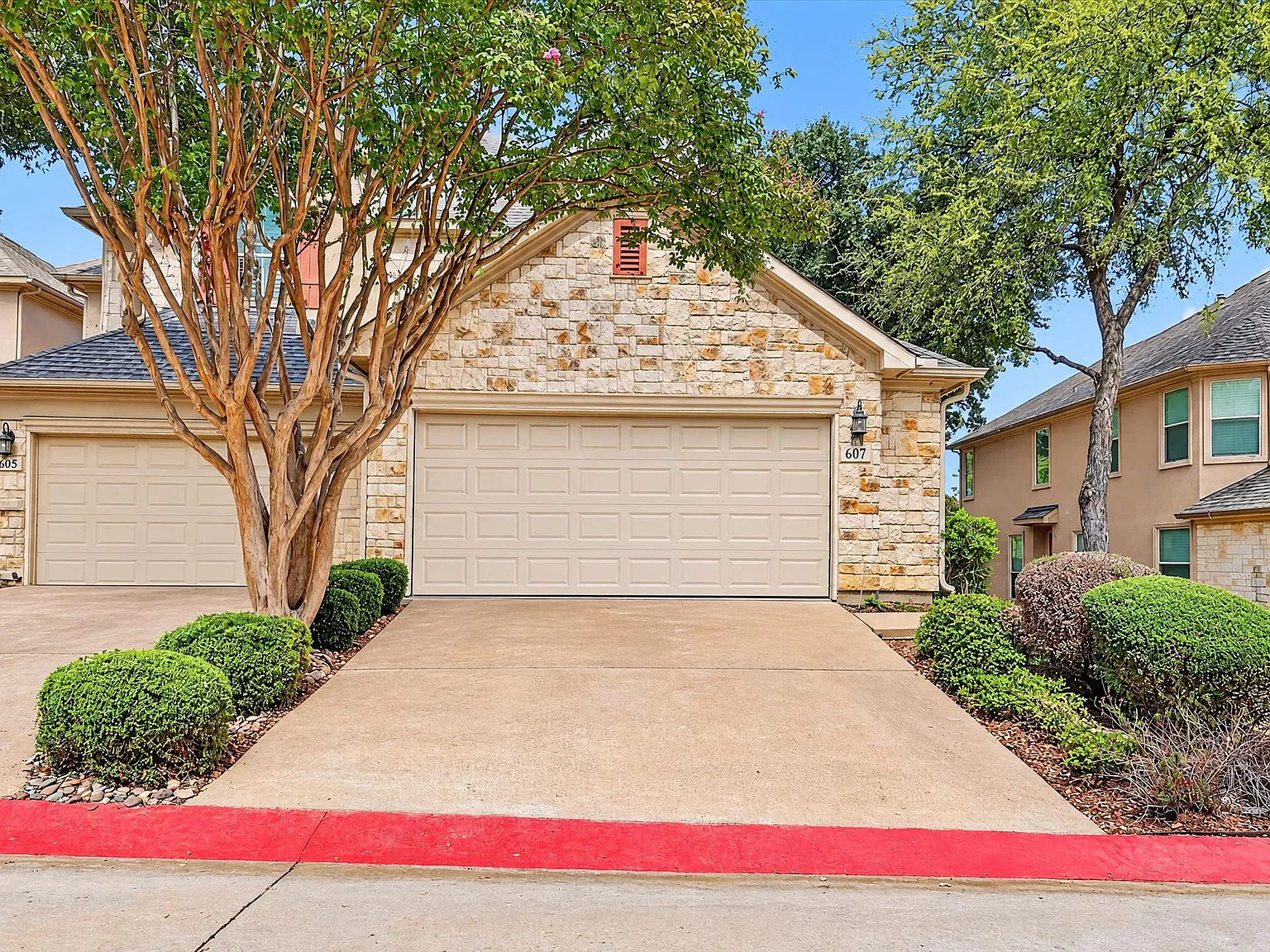 3 bed, 2036 sqft, $3,100 — Photo 2
