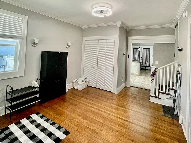 803 E James St — Photo 16