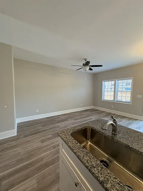 3 bed, 2.5 bath, 1500 sqft, $1,500 — Photo 2