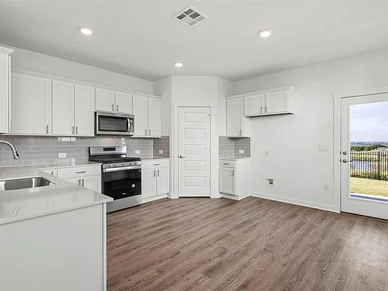 7911 Linda Michelle Ln — Photo 8