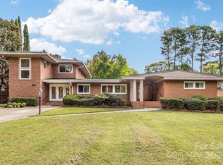 3239 Foxcroft Rd, Charlotte, NC 28211